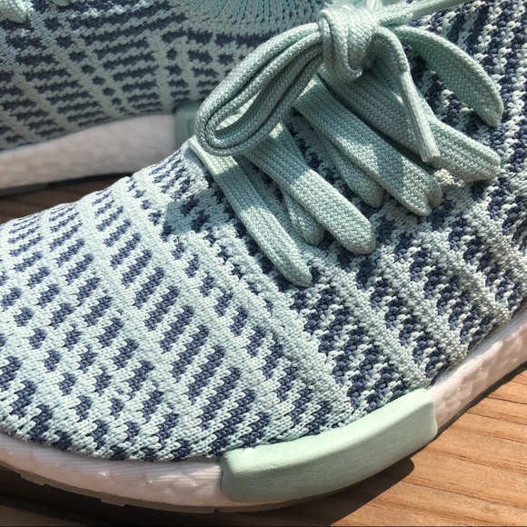 Women’s Adidas NMD R1 Primeknit NWT - Picture 2 of 6
